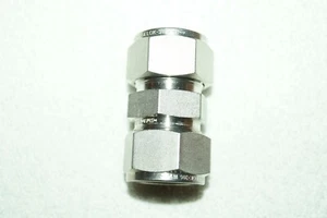 Swagelok Tube Fitting, Union, 3/4 in. Tube OD (SS-1210-6) - Picture 1 of 2