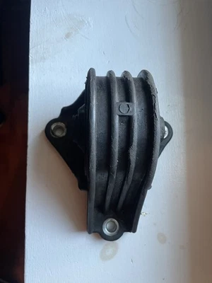 Montaje del motor o montaje del motor inferior trasero Honda Accord 2013 a 2017. Foto 1 de 4