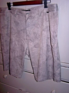 Travis Mathew Golf Shorts Mens 38 Gray Floral Classic Fit Stretch Performance 38 - Picture 1 of 3