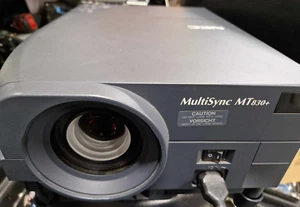 Proyector NEC MultiSync MT830+ - Imagen 1 de 4
