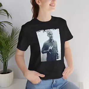 Anthony Bourdain Distressed Vintage Unisex T-Shirt Chef Cooking and Travel Gifts - Picture 1 of 7