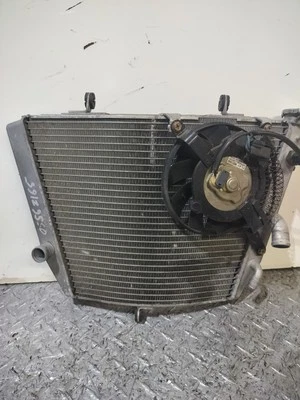 2004-2005 SUZUKI GSXR 750 OEM РАДИАТОР В СБОРЕ С ВЕНТИЛЯТОРОМ  - Изображение 1 из 4