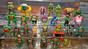 Teenage Mutant Ninja Turtles TMNT Figures Mixed Lot of 27 Various Types & Sizes - Picture 1 of 8