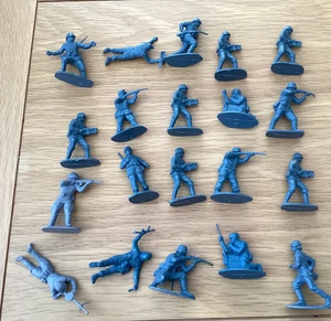 Vintage mainly Airfix 1/32 scale 20 German soldiers play worn condition #2 - Picture 1 of 6