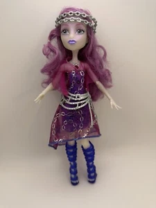 Monster High Welcome to Ari Hauntington singender Popstar braucht Batterien - Bild 1 von 8