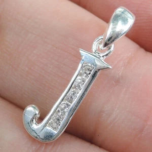 Dije colgante de plata de ley 925 con letra circonita cúbica inicial 'J' alfabeto joyería - Imagen 1 de 5