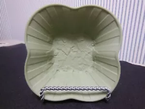 Wedgwood Green 4 3/4" Jasperware Bowl Scalloped Edge Textured Raised Ivy Design - Picture 1 of 8