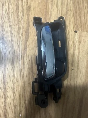 Manija de puerta interior delantera derecha Honda Accord 2013-2017 OEM Foto 1 de 4