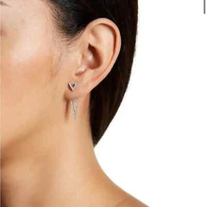 Pendientes de poste de doble triángulo Swarovski con acento de cristal blanco enchapados en rodio. - Imagen 1 de 3