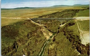 PUENTE DE DESFILADERO DE RÍO GRANDE Nuevo México Casi Nuevo Vista de Pájaro Postal - Imagen 1 de 2