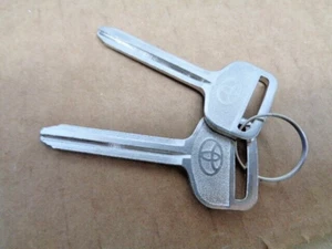 TOYOTA KEYS BLANK FITS CAMRY COROLLA TACOMA T100 (2 KEYS) NICE!! - Picture 1 of 2
