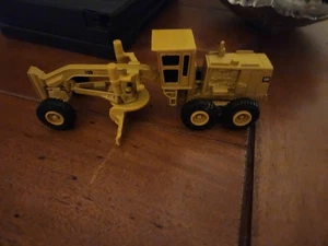 vintage ERTL Caterpillar Tractor motor road grader construction rare 1/64 - Picture 1 of 1
