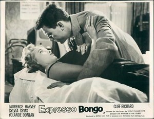 EXPRESSO BONGO ORIGINAL LOBBY CARD SYLVIA SYMS LAURENCE HARVEY ON BED 1959