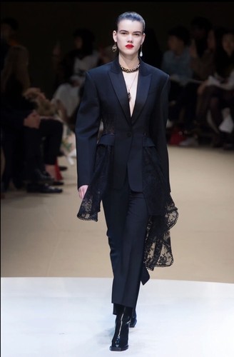 Pantaloni ritagliati a righe in raso Alexander McQueen autunno 2018 taglia 44