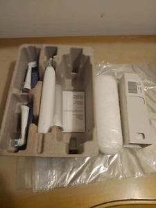 Oral-B iO Series 3 Deep Clean Rechargeable Electric Powered Toothbrush, White - Picture 1 of 2