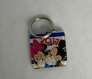 Mickey And Minnie Mouse 2017 Key Chain - Imagen 1 de 2
