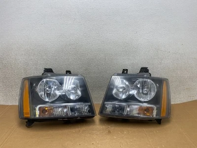 Juego de faros izquierdo+derecho Chevrolet Suburban Tahoe 2007 a 2013 V4880 DW Foto 1 de 4
