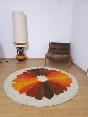 Alfombra peluda redonda DESSO EVELET roja naranja amarilla vintage arte pop mediados de siglo años 70 Foto 1 de 4