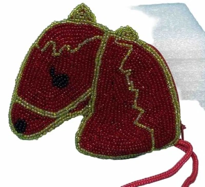 Monedero cambio Epona rojo y dorado con cuentas cabeza de caballo rojo forrado artesanal western Foto 1 de 4