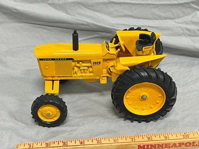 John Deere 3020 INDUSTRIAL Yellow Custom FWA Tractor 1:16 Ertl Wide 4020 2 lever - Image 1 of 4