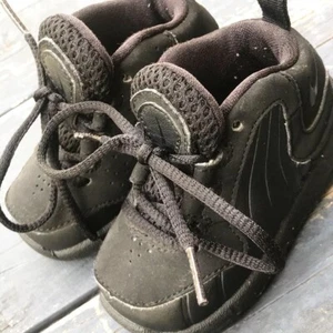‘10 Nike Foamposite 408128-002 Hi-Top Black Sneakers - Size Toddler 4C - Picture 1 of 7