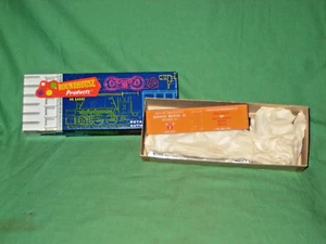 ROUNDHOUSE 3135 BILLBOARD REEFER - HO GAUGE - NIP KIT - BULL FROG BEER! - Picture 1 of 4