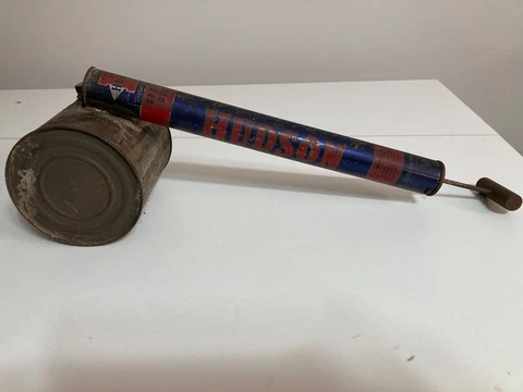 VINTAGE HUDSON HANDPUMP SPRAYER/DUSTER METAL CANISTER Cover