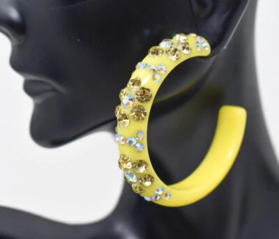 PENDIENTES DE ARO AMARILLO CON ESTAMPADO DE FLORES DE ARO AMARILLO/AB DE 2" DECLARACIÓN Foto 1 de 4