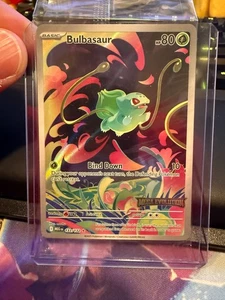 Pokemon SIGILLATO Bulbasaur 133/132 Mega Evoluzione Box Topper Timbrato Promo - Foto 1 di 2