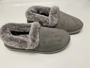 Skechers Memory Foam Damen grau, Kunstfell & Wildleder, warme Hausschuhe Größe 6 neu ohne Etikett - Bild 1 von 9
