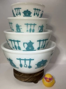 Hazel Atlas Dutch Treat / Kitchen Aids / Utensil  Set of 4 Mixing Bowls - Picture 1 of 7