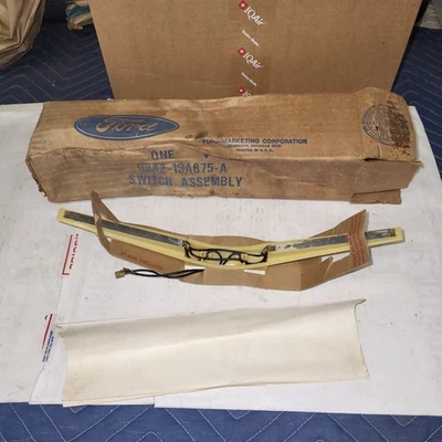 Interruptor de bocina Ford Mercury 1970-74 D2AZ-13A875-A nuevo de lote Foto 1 de 4