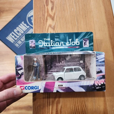 VTG Corgi #04441 The Italian Job White Mini, Driver, Gold Bars - READ DESC. - Image 1 of 4