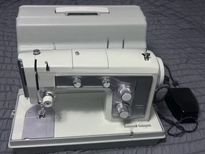 Máquina de coser Sears Kenmore 158 158 16011 con pedal y estuche llave verde lima - Imagen 1 de 24