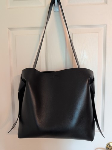 ACNE STUDIOS MUSUBI BORSA A TRACOLLA MIDI IL MUST HAVE DEL 2025. PERFETTO MAI INDOSSATO.