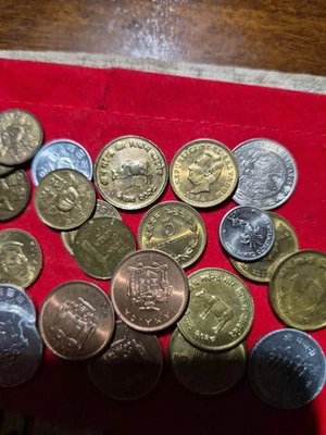 Lot Of 25 Forein Coins From 5 different Countries #G - Image 1 of 4