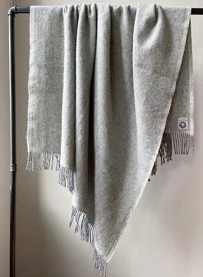 Wolldecke Plaid mit Fransen aus 100% Merinowolle 130x200, Uni Anthrazit Melange - Bild 1 von 4