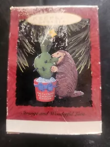 Hallmark Keepsake Ornament, Strange And Wonderful Love, 1993 QX596-5 ¡NUEVO EN CAJA! - Imagen 1 de 3