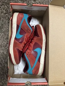 Size 9.5 - Nike Dunk Pro SB Low Brickhouse Turbo Green - Picture 1 of 11