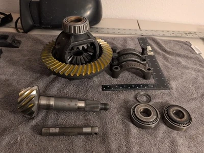 Dana 44/216 Axle 18520 Ring & 32073 Pinion Dana 4.09 Ratio 45 & 11 Teeth - Image 1 of 4