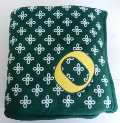 Vera Bradley University Oregon XL Throw Blanket 66x94 Green White Mini Concerto - Image 1 of 4