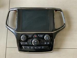 2019 20 JEEP GRAND CHEROKEE Nav Uconnect 4C 8.4 Screen Control Panel Climate OEM - Picture 1 of 2