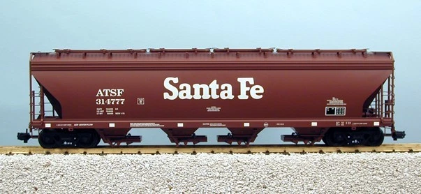 USA Trains G Scale 14102 ATSF 4-BAY CENTER FLOW COVERED HOPPER MINERAL BROWN - Image 1 of 1