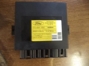 Chassis ECM Theft-locking Right Hand Kick Panel Fits 00 FOCUS 445665 - Foto 1 di 3