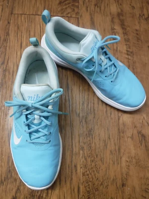 Zapato de golf Nike color azul ~ para mujer EE. UU. 7,5~ Foto 1 de 4