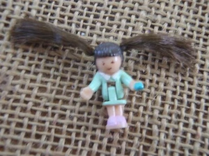 Figura Muñeca Vintage Bluebird Polly Pocket 1995 Comb 'n Curl Salón Rebecca - Imagen 1 de 4