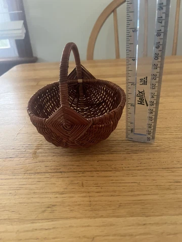 Adorable Vintage Handcrafted 4” Miniature Wicker Farm Basket Made In Europe Doll Cover