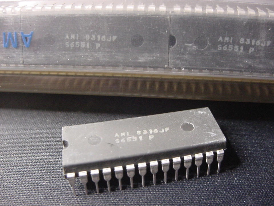NUEVO STOCK ANTIGUO AMI S6551 IC Comunicación Asíncrona Ctlr Tubo de 6 piezas Foto 1 de 1