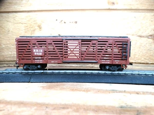AHM Tempo HO 40' Erie 9950 Sliding Door Model Railroad Livestock Car - Picture 1 of 6