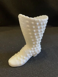 FENTON VINTAGE WHITE HOB NAIL MILK GLASS LACE UP BOOT SHOE VASE - Picture 1 of 9